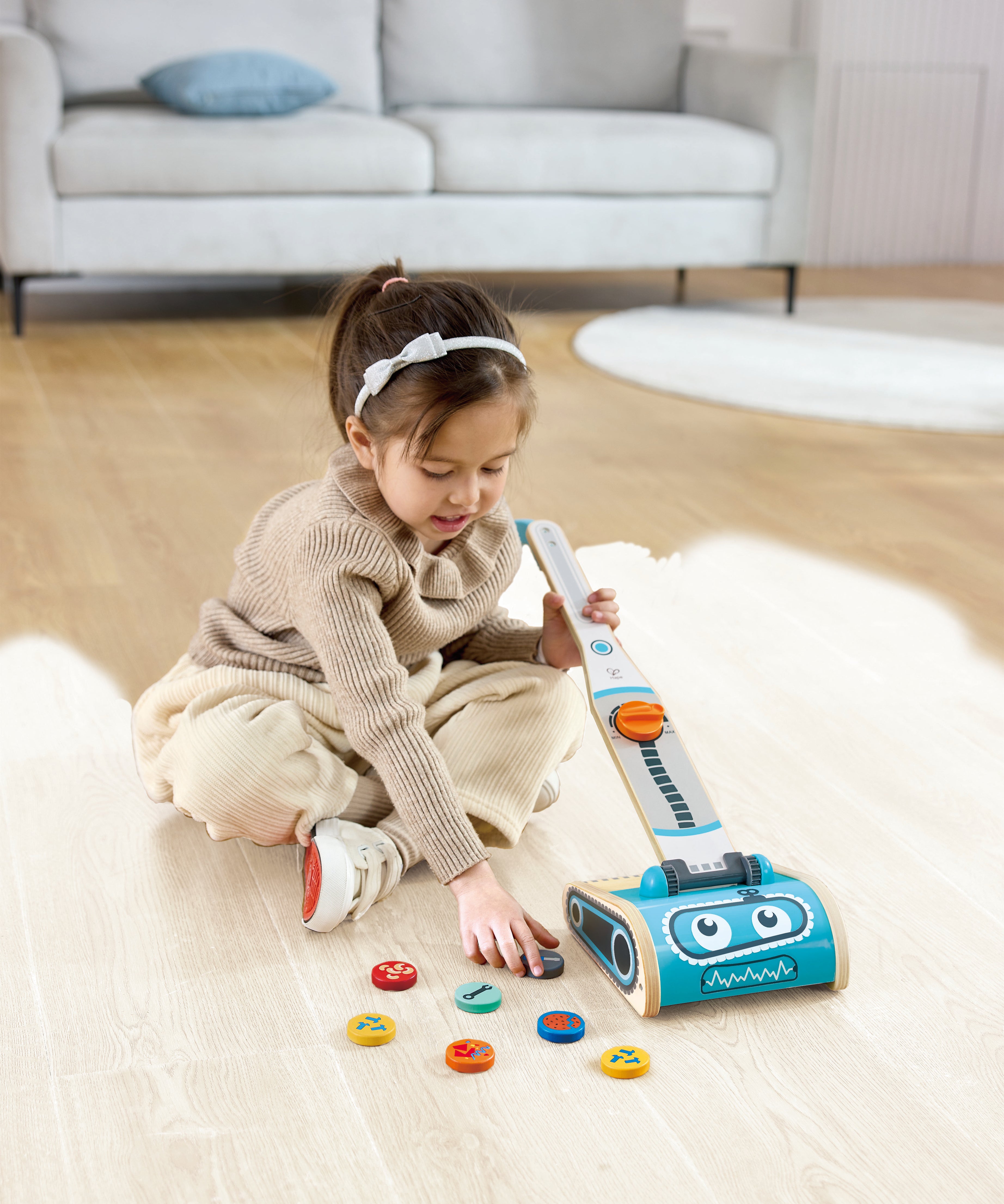 Hape Vacuum Playset for Kids – 7-Piece Robot Face Cleaning Toy | Pretend Play for 2–6 Year Olds | Enhances Motor Skills & Confidence through Tidy Fun