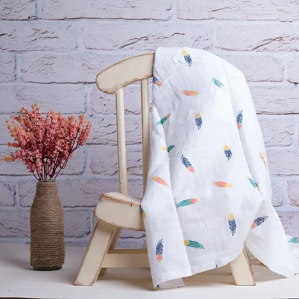 BeeLittle Fancy Feathers Organic Muslin Swaddle - 100x100cm Blanket for Newborns