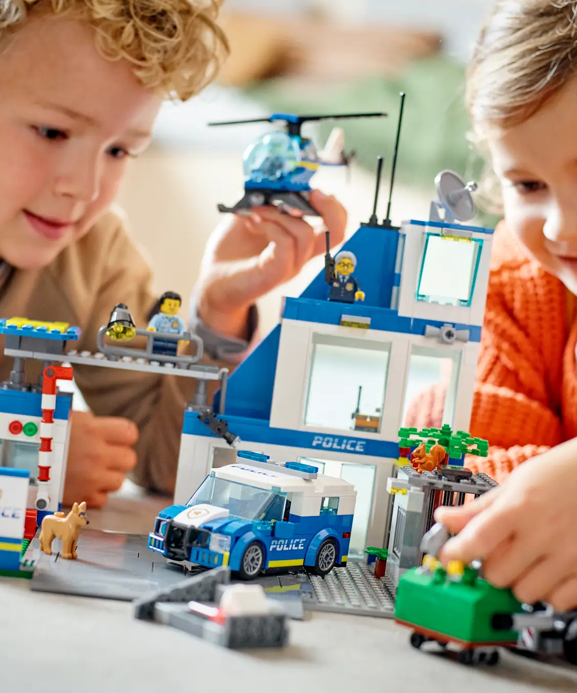 LEGO City 60316 Police Station Building Set – 668 Pieces with 5 Minifigures, Escape Motorcycle, Dog Figure, and Police Vehicle – Creative Play for Kids Ages 6+