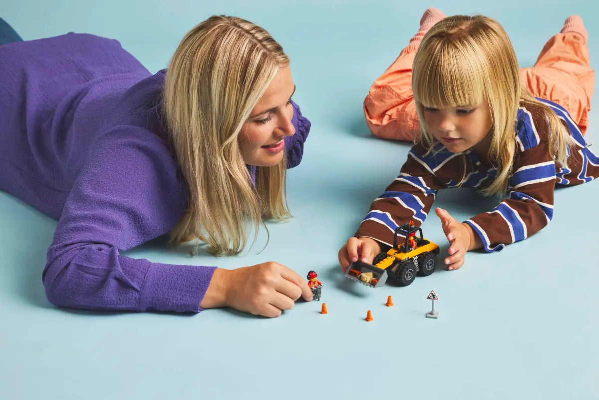 LEGO City Yellow Construction Wheel Loader 60450 – 81 Piece Building Kit for Kids 4+, Easy-Build Digger Toy with Minifigures, Realistic Wheels & Accessories, STEM Gift