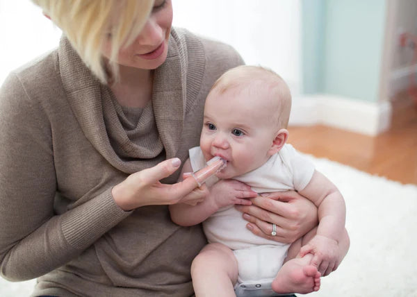 DR. BROWN'S SILICONE FINGER TOOTHBRUSH WITH CASE - MINIMEE KIDS