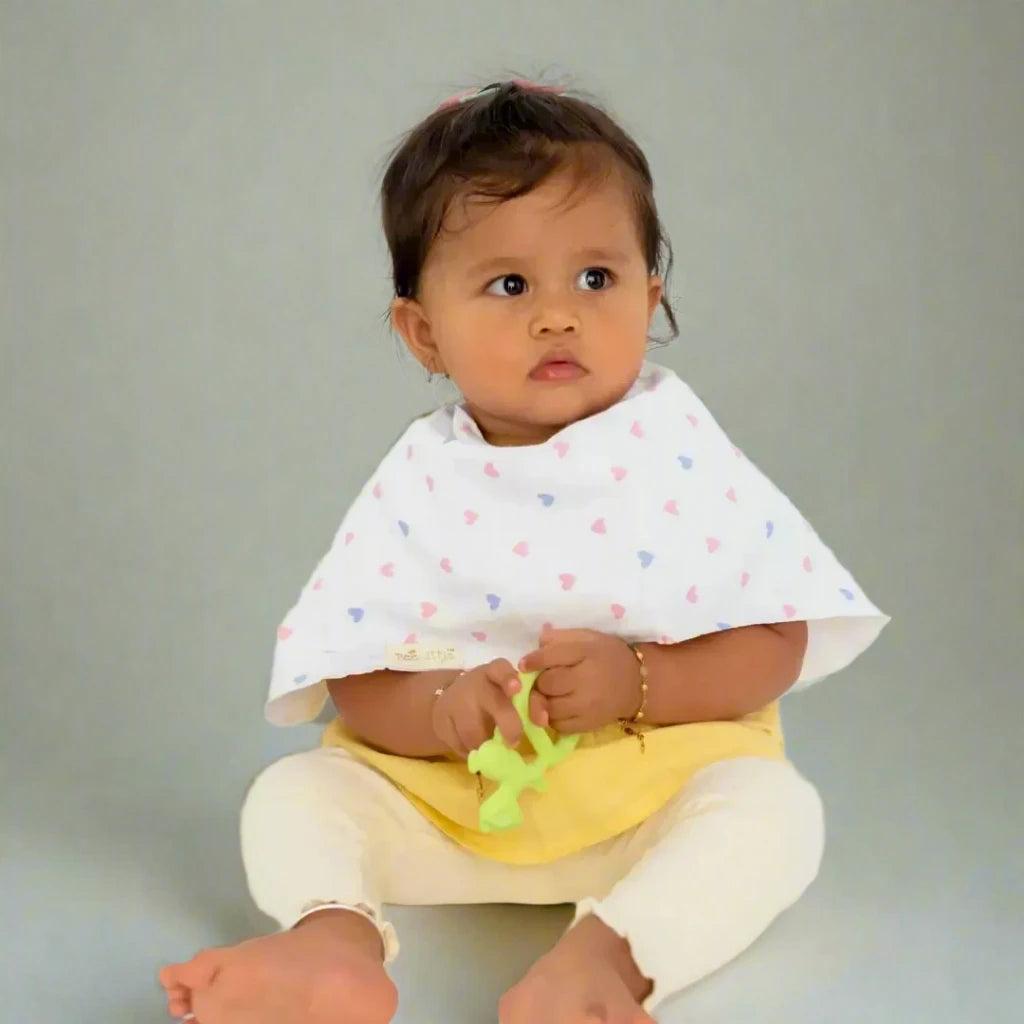 BeeLittle Lots of Love Organic Muslin Burpy Bib - 100% Soft Cotton | Stylish & Absorbent Burp Cloth for Babies | 58 cm x 23 cm