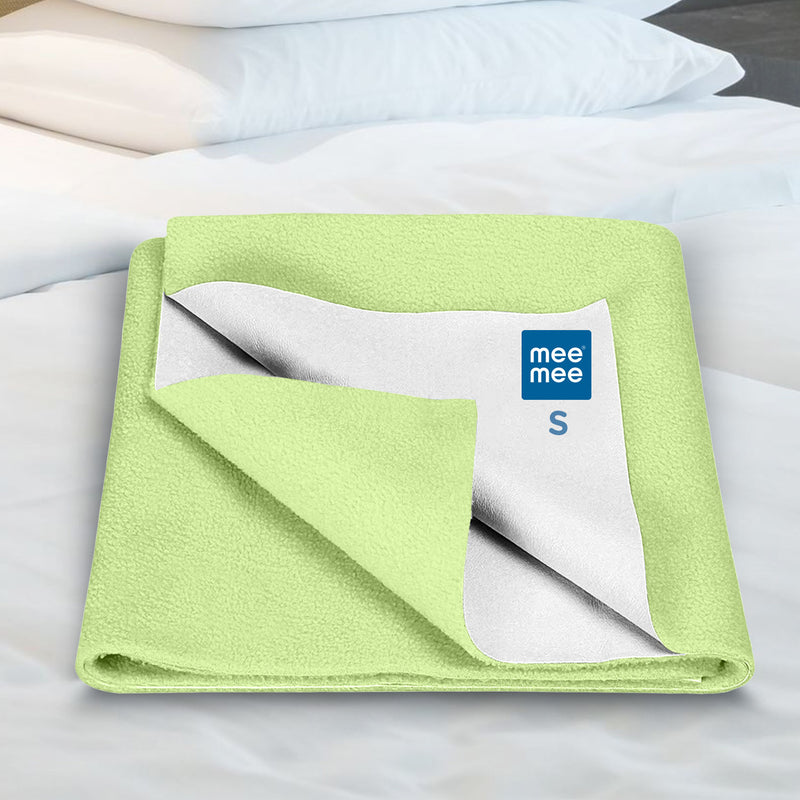 Mee Mee Total Dry & Breathable Waterproof Mattress Protector Sheet for Babies | Ultra Absorbent & Rash-Free Dry Mat for Newborns | Reusable Diaper-Free Night Sheet in Small, Medium, Large & XL Sizes | SUbject to Availability Color will be Provided