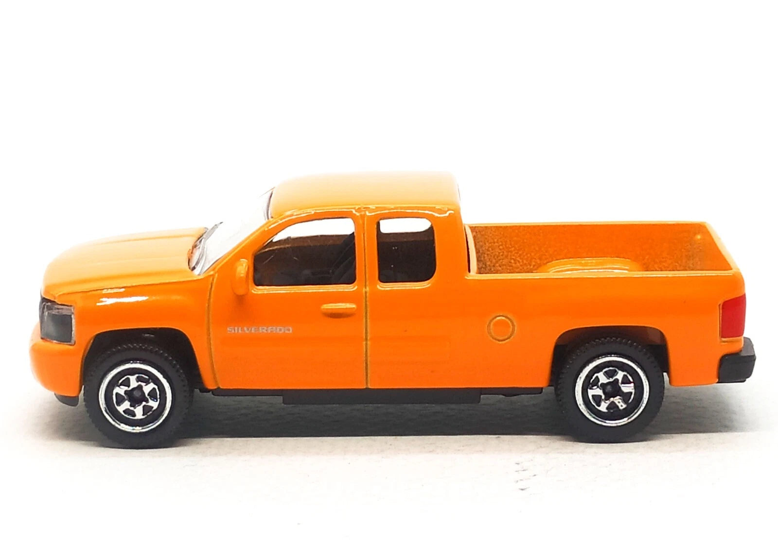 Majorette Street Cars Chevrolet Silverado | Officially Licensed Orange Die-Cast Metal Pickup Truck, Realistic 1:64 Scale Model for Kids and Collectors Aged 3+