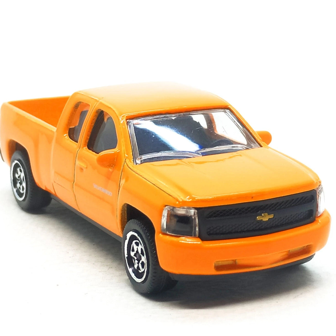 Majorette Street Cars Chevrolet Silverado | Officially Licensed Orange Die-Cast Metal Pickup Truck, Realistic 1:64 Scale Model for Kids and Collectors Aged 3+
