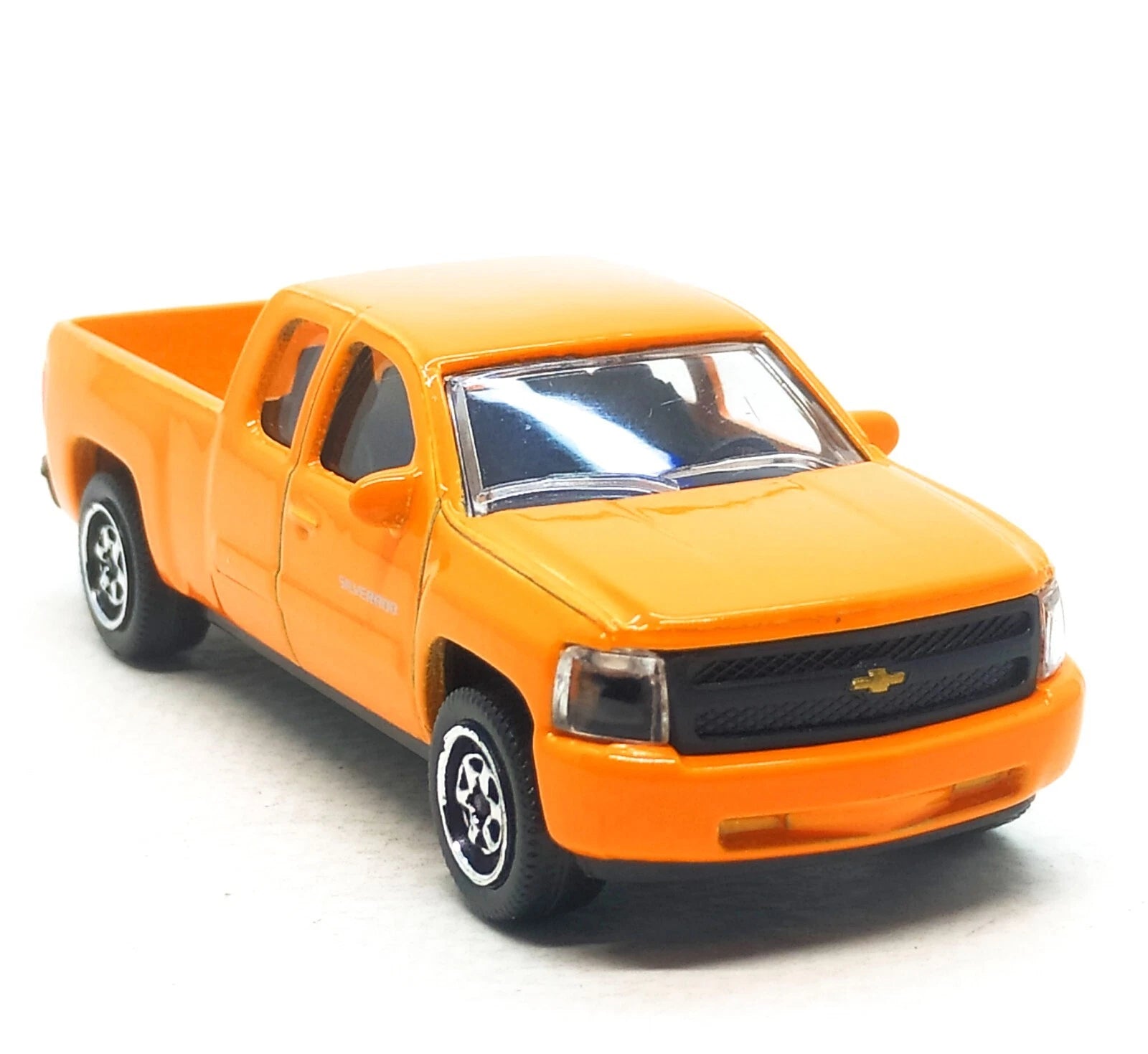 Majorette Street Cars Chevrolet Silverado | Officially Licensed Orange Die-Cast Metal Pickup Truck, Realistic 1:64 Scale Model for Kids and Collectors Aged 3+