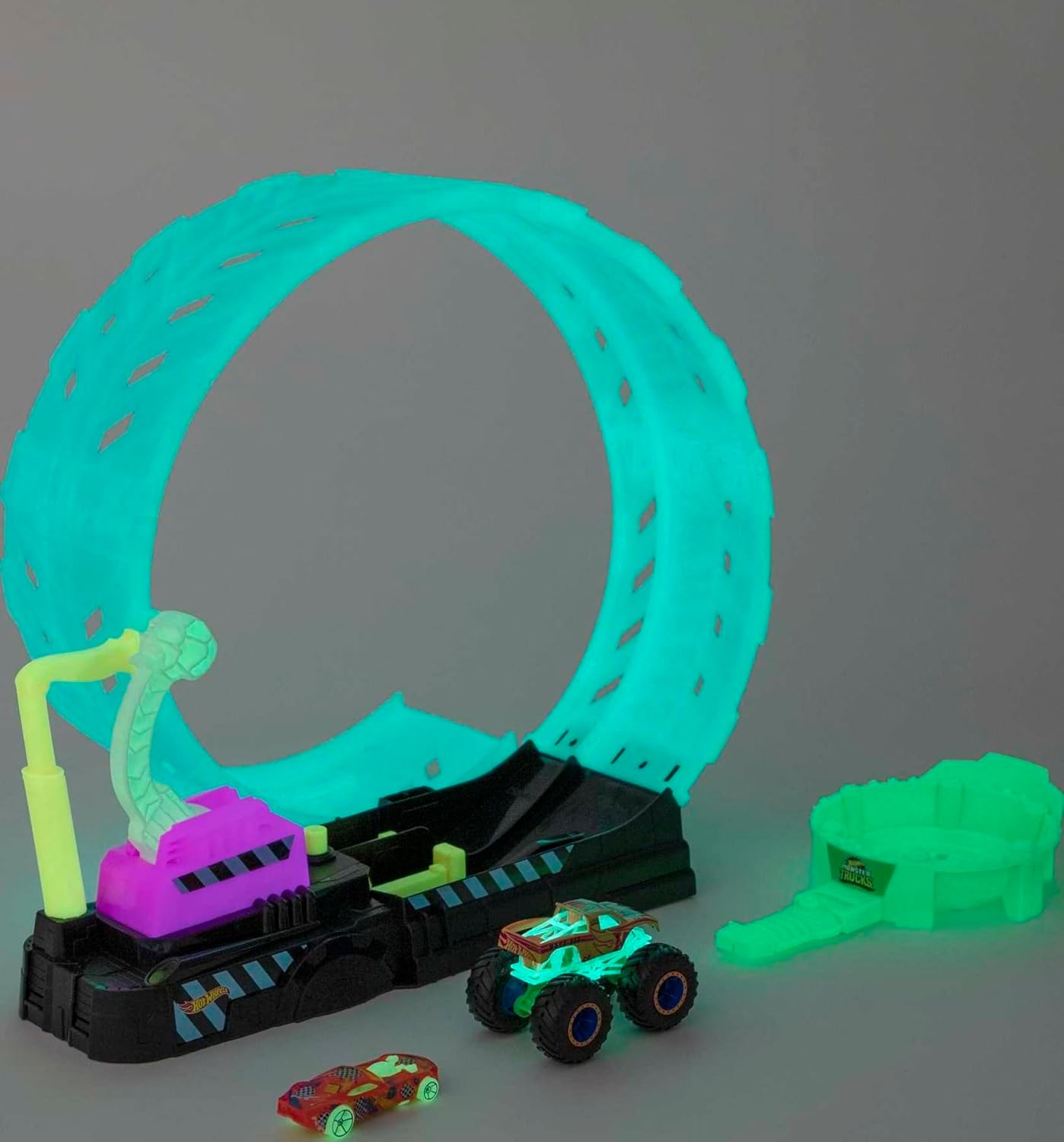 Hot Wheels Monster Trucks Glow in the Dark - Epic Loop Challenge Playset 1 Race car vs 1 monster car Playset with Launcher, Ramp & Giant Loop