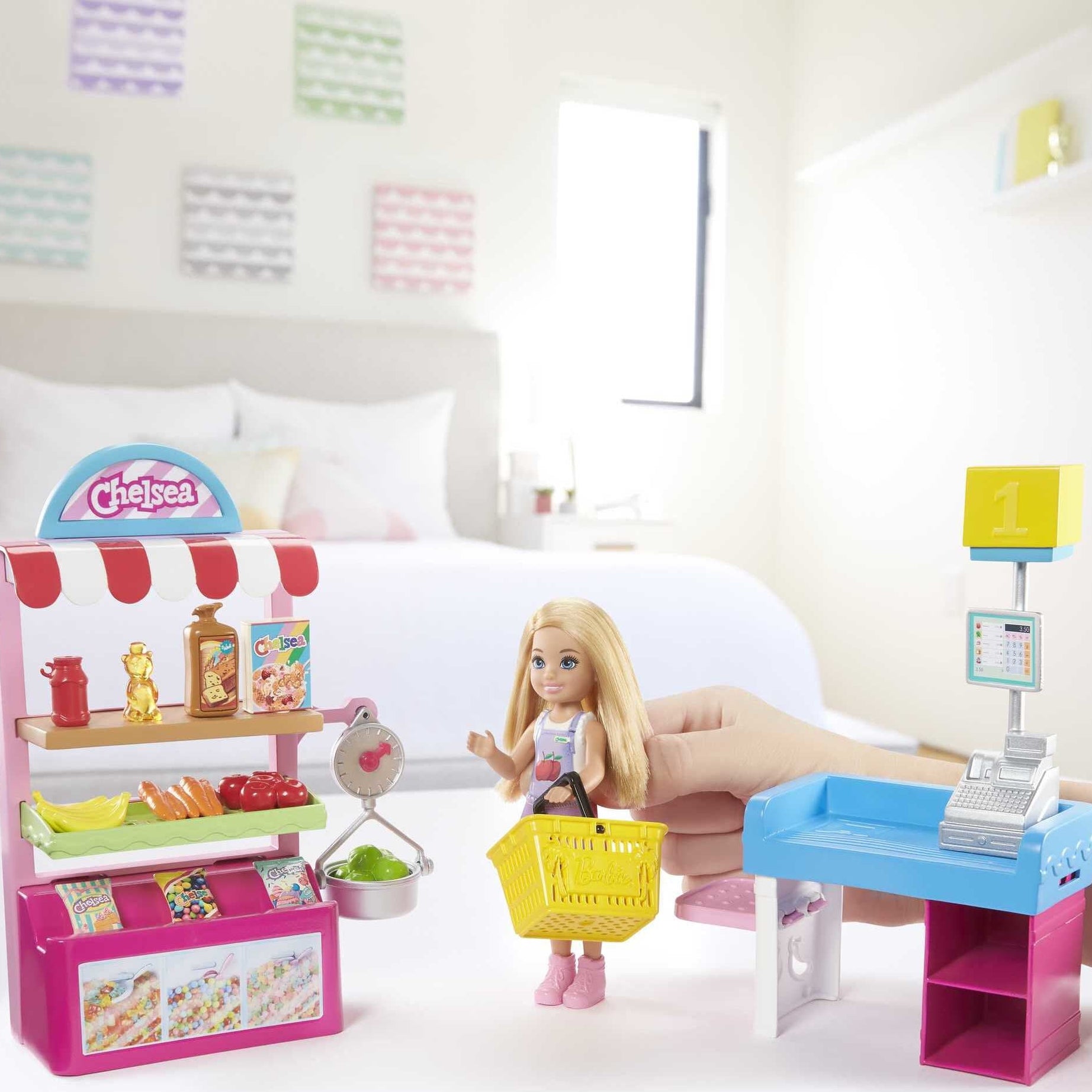 Barbie Chelsea Can Be…™ Snack Stand Playset with Blonde Small Doll, Checkout Counter, Weighing Scale & 15+ Grocery-Themed Accessories for Imaginative Shopping Fun