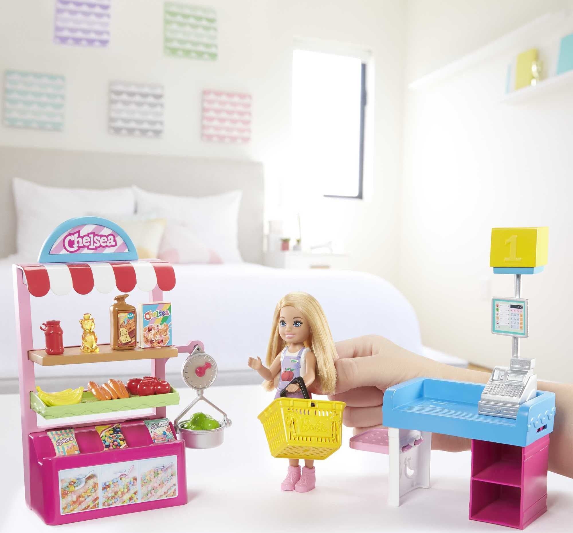 Barbie Chelsea Can Be…™ Snack Stand Playset with Blonde Small Doll, Checkout Counter, Weighing Scale & 15+ Grocery-Themed Accessories for Imaginative Shopping Fun
