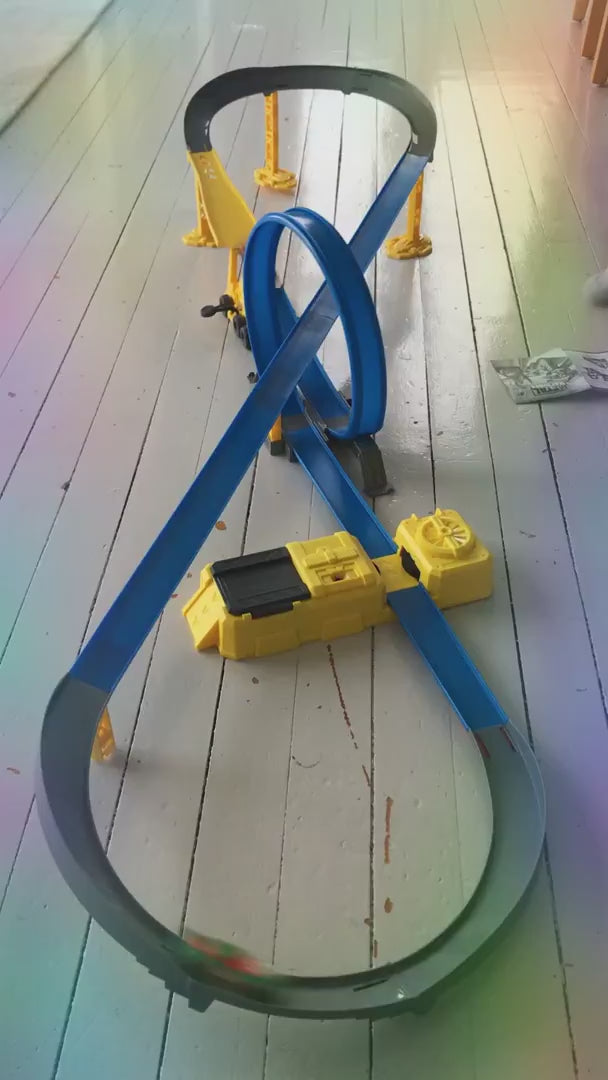 Zuru Metal Machines Construction Destruction Track Set with Motorized Speed Booster, Boulder Launcher & Exclusive Diecast Cars for Kids 4+ Years