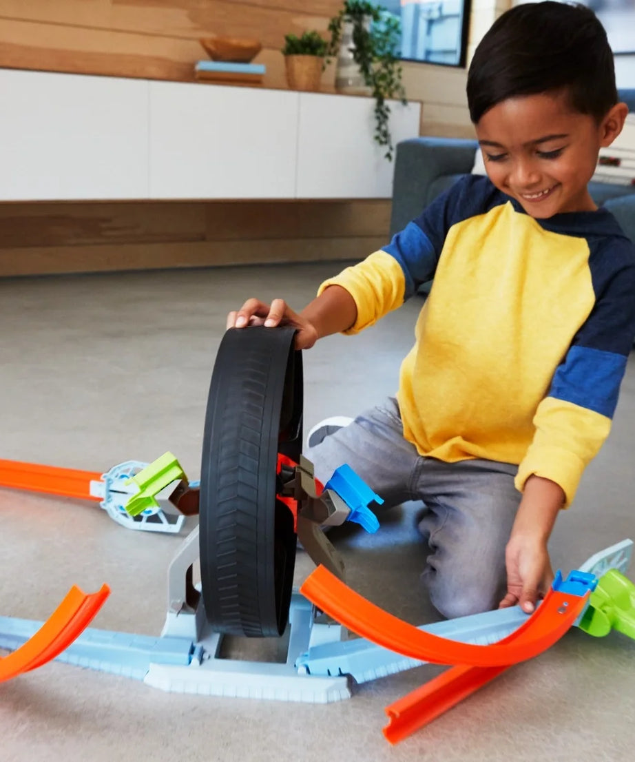 Hot Wheels Stunt Tracks Spinwheel Challenge Playset with High-Speed Launcher, Spinning Ferris Wheel Stunt & 1 Hot Wheels Car for Kids 5+ Years | GJM77