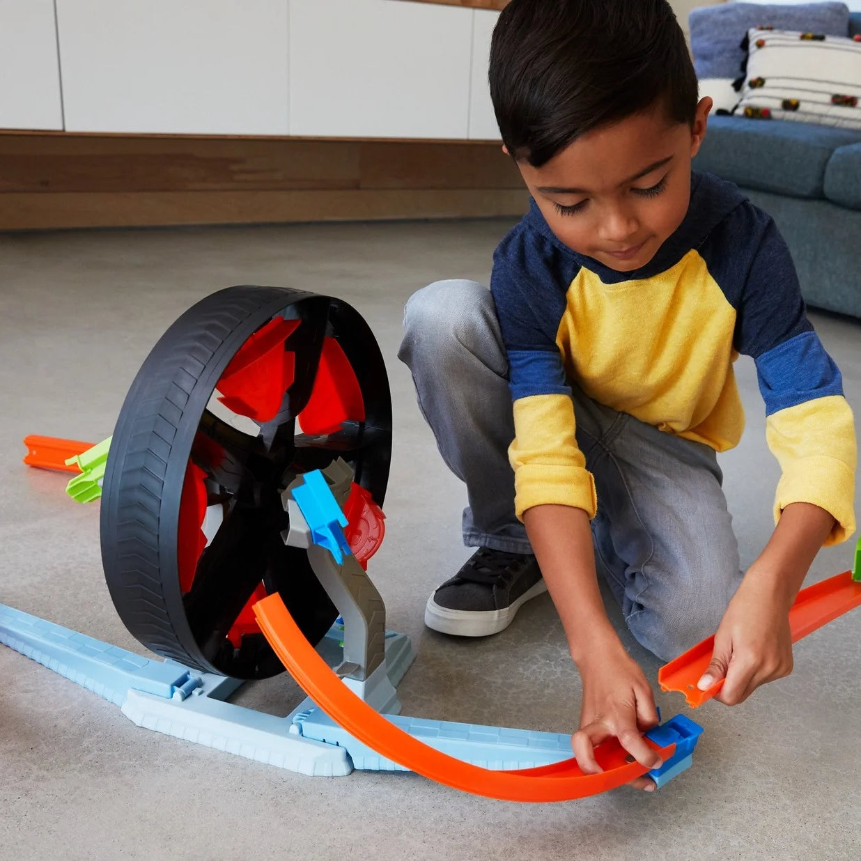 Hot Wheels Stunt Tracks Spinwheel Challenge Playset with High-Speed Launcher, Spinning Ferris Wheel Stunt & 1 Hot Wheels Car for Kids 5+ Years | GJM77