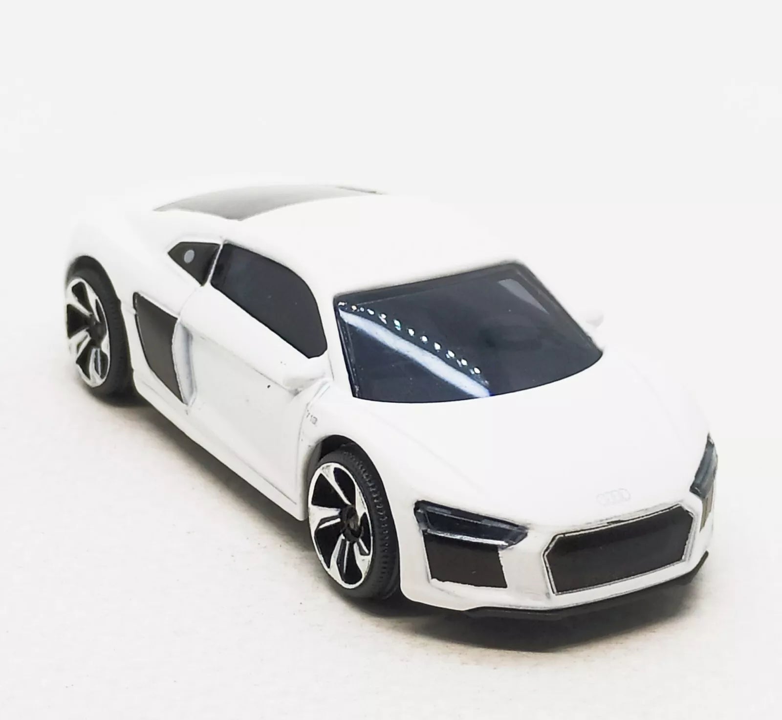 Majorette Street Cars Audi R8 | Officially Licensed White Die-Cast Metal Supercar, Realistic 1:64 Scale Model for Kids and Collectors Aged 3+
